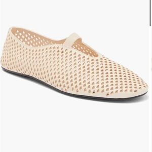 Elegant Cream Flats for Women